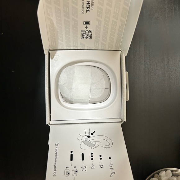 Bose quiet comfort earbuds - Picture 8 of 9